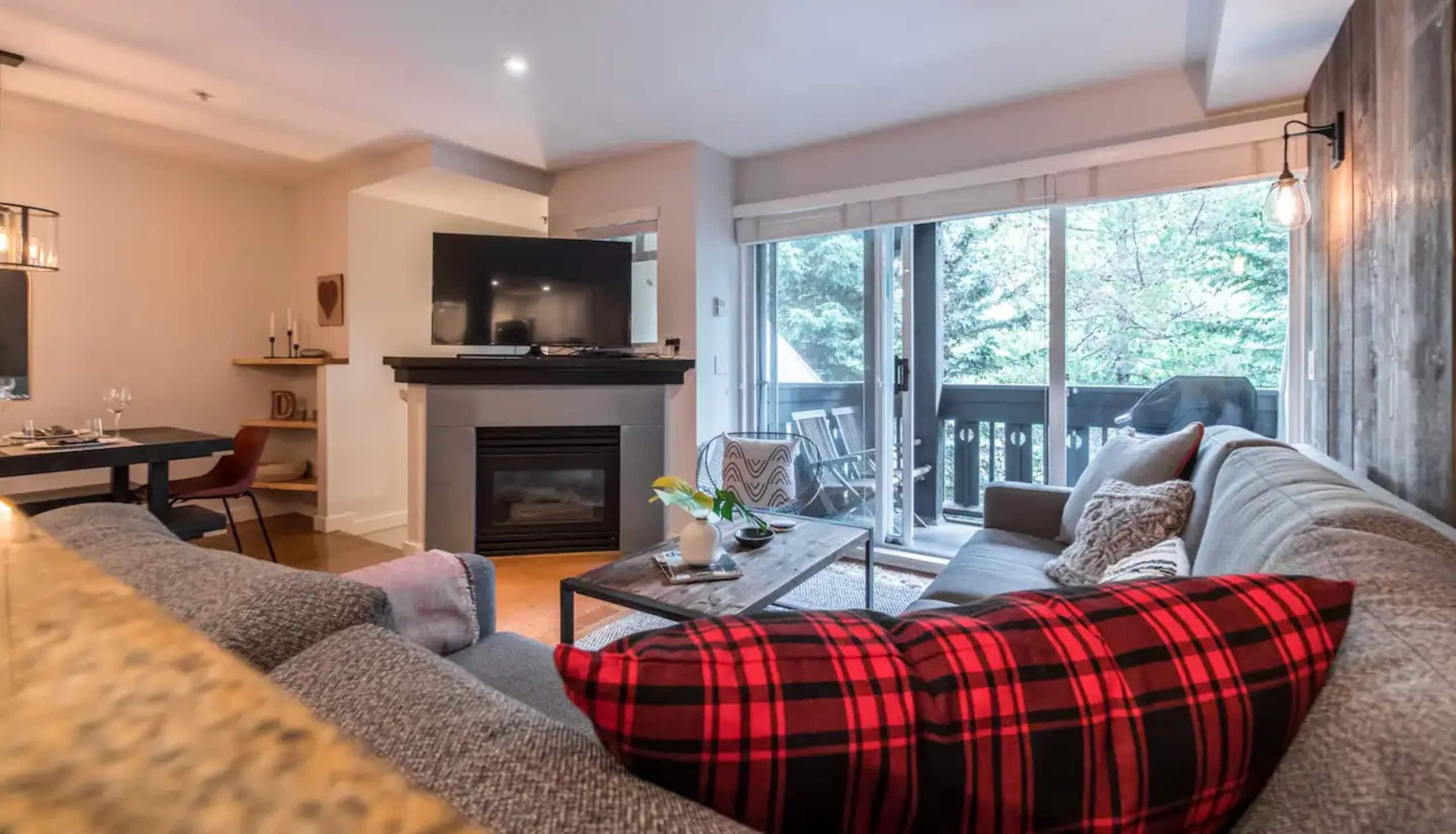 Living room at Sleepy Marmot Whistler